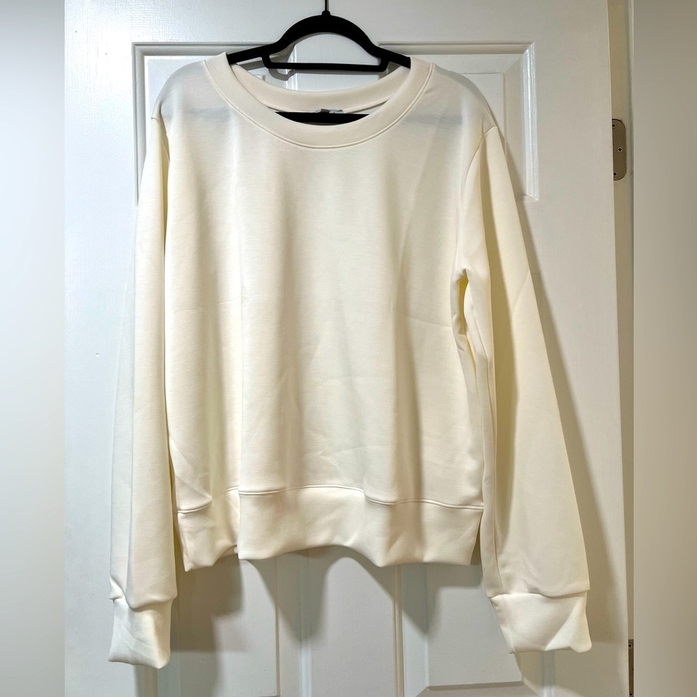 GORGEOUS BRAND NEW WHITE BIRCH SCUBA FABRIC PULLOVER!!! SO SOFT AND STRE…